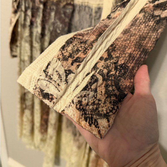 Origami by Vivian Elegant Long Sleeve Crochet and Lace Sweater - Picture 4 of 5